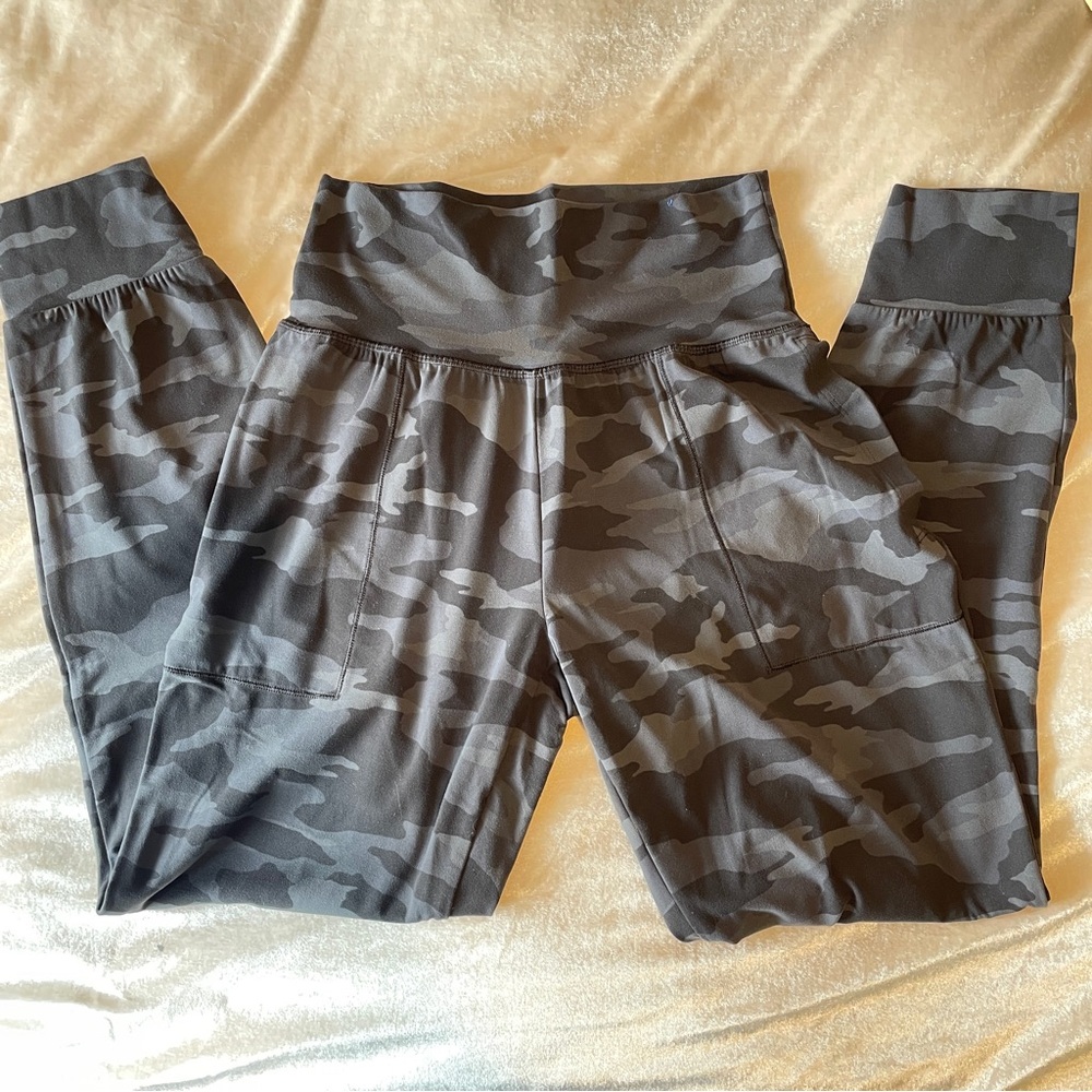 Athleta salutation jogger